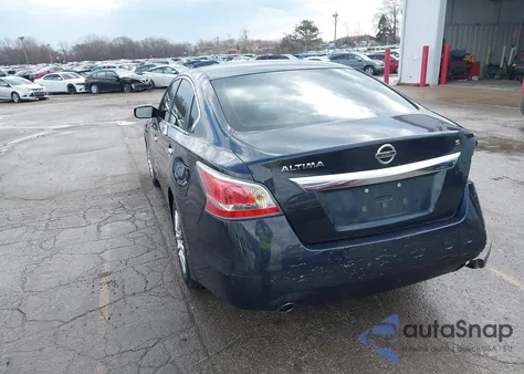 2015 Nissan Altima 2.5 S из США, поврежденный, VIN 1N4AL3AP8FN376925
